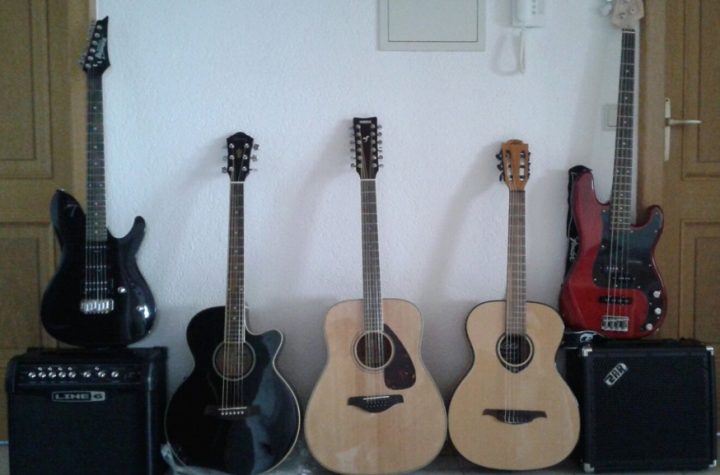vier Gitarren