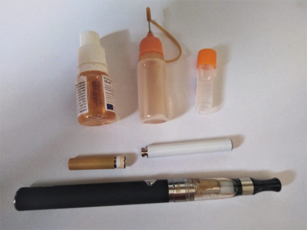 Foto E-Zigarette und Liquids