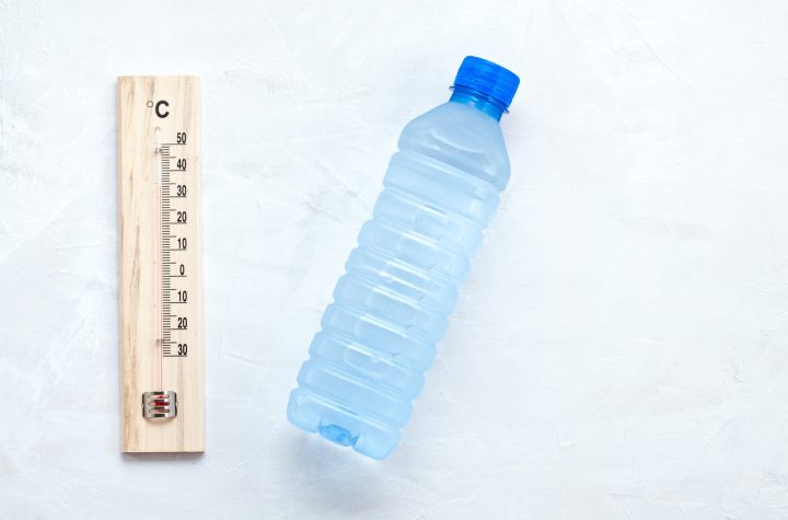Essential rule for summer heat: to drink a lot of water to avoid dehydration. Flat lay