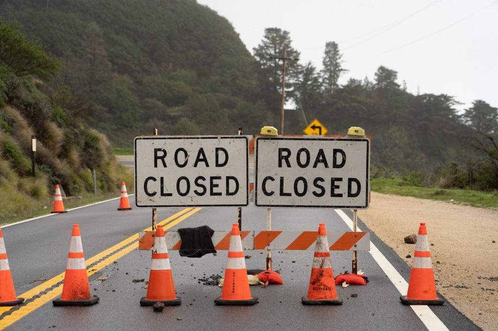 Sign of "road closed" during heavy rainfalls in California