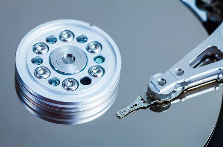 Hard Drive Mechanism and Details of the Platters, Arm and Spindle. Festplatte