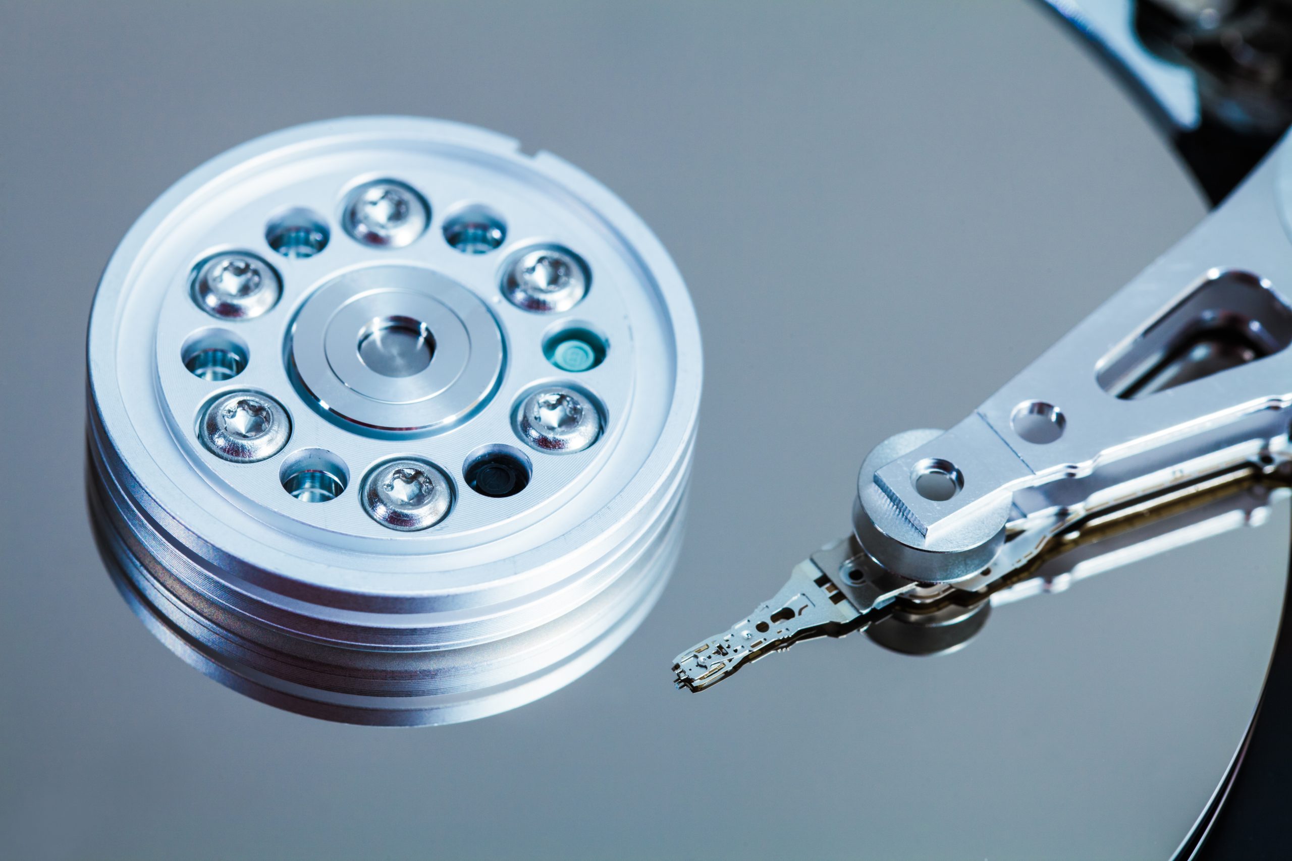 Hard Drive Mechanism and Details of the Platters, Arm and Spindle. Festplatte