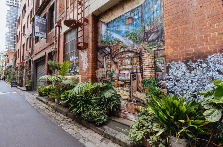 Melbourne, Australia - March 5, 2022 - Architectural details in Melbourne's Guildford Lane on a cloudy overcast day in Melbourne, Victoria, Australia, Fassadenmalerei, Street Art